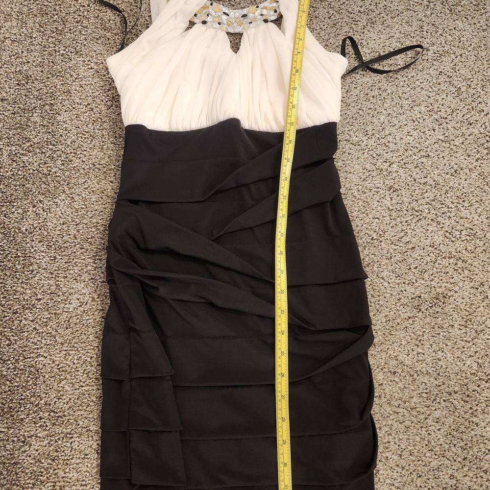Elegant Black and White Sleeveless Dress